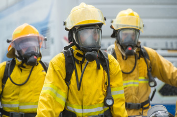 Naklejka premium firefighter with oxygen mask