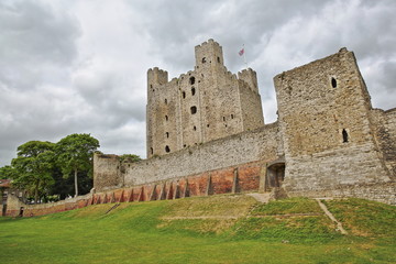 Fototapeta na wymiar The Castle with Spring colors and cloudy sky in Rochester, UK