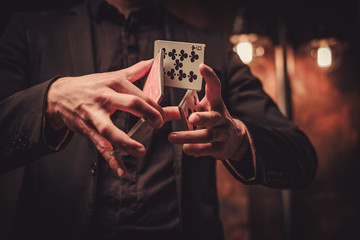 Man showing tricks with cards - obrazy, fototapety, plakaty
