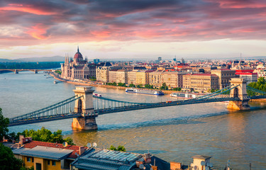Fototapeta na wymiar Colorful cityscape of Hungarian parliament building with famous Chain Bridge on the Danube river.