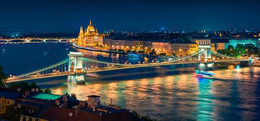 Fototapeta na wymiar Night view of Parliament and Chain Bridge in Pest city