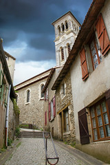 Fototapeta na wymiar Clisson. Les vieilles ruelles et lL'église Notre Dame. Loire atlantique. pays de Loire
