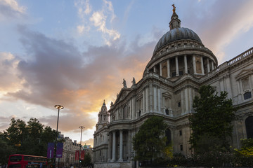 Fototapeta na wymiar St Paul's Cathedral at dusk