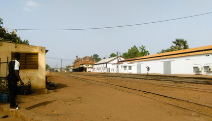 Fototapeta na wymiar Chemin de fer à Bamako