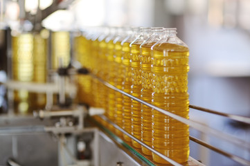 Sunflower oil. Line for the production and bottling of refined oil from sunflower seeds. Conveyor of food industry
