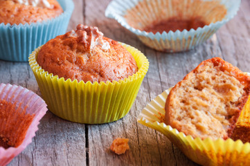 Muffins with walnuts and cinnamon