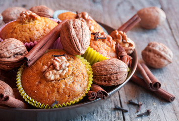 Muffins with walnuts and cinnamon
