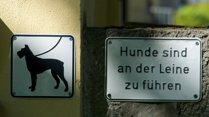 Schild "Hundeleinenpflicht"