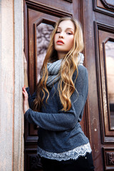Fototapeta na wymiar Gorgeous fashionable young blonde girl street portrait