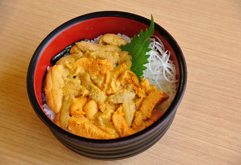 雲丹丼