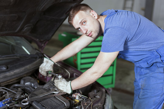 
Mechanic  repair car   engine in car repair shop
