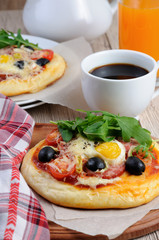 Mini pizza for breakfast