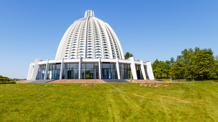 Bahai-Tempel in Langenhain (Stadtteil von Hofheim am Taunus), Hessen, Deutschland. Mai 2017.