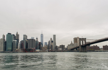 Fototapeta premium View of the Brooklyn Bridge from Brooklyn Bridge Park.