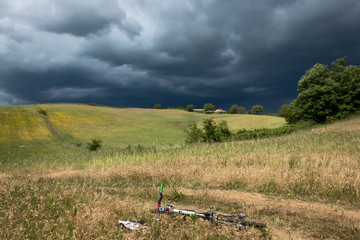escursione in bicicletta con il temporale