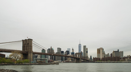 Naklejka premium View of Brooklyn Bridge and Manhattan skyline