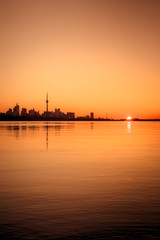 Fototapeta premium View of lake Ontario & Toronto city during sunrise