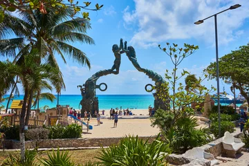 Vlies Fototapete Mexiko Berühmte Meerjungfrau-Statue am öffentlichen Strand in Meerjungfrau-Statue am öffentlichen Strand in Playa del Carmen / Fundadores Park in Playa del Carmen in Mexiko