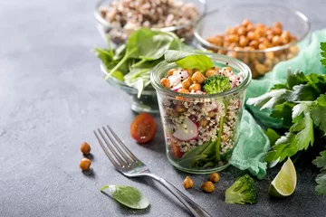 Fototapeten Quinoa salad with chickpeas in mason jar, spinach, veggies, healthy vegan food, dieting, clean eating, vitamin and protein snack © Sa Scha