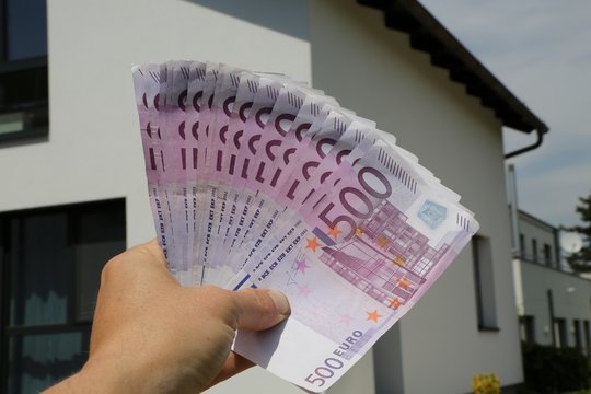 Geld , Euro, Verm&ouml;gen, Finanzierung..Copyright TOPPRESS Austria