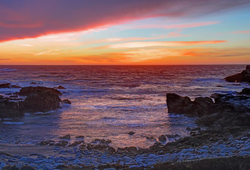 Obraz premium Sunset over rocks and sand at Asilomar State Beach in California