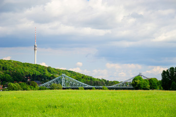 Fernsehturm und Blaues Wunder, Dresden, Sachsen, Deutschland, Europa