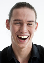 Obraz premium Fröhlicher, junger Mann