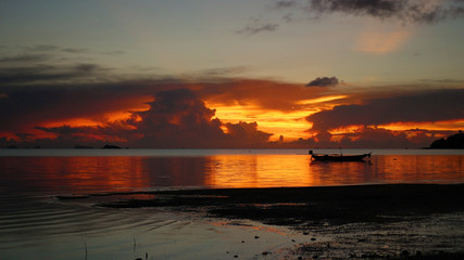 Fototapeta na wymiar panorama of beautiful sunset by the sea