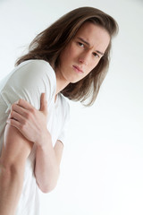 Kritischer, junger Mann