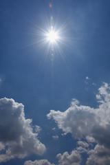 青空と太陽（未来、成功、紫外線などのイメージ」