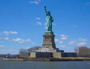 Fototapeta premium The Statue of Liberty in New York- MANHATTAN / NEW YORK - APRIL 1, 2017