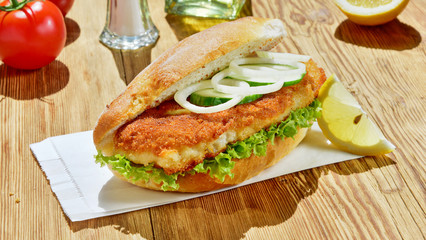 Backfisch im Brötchen