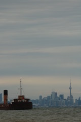 Fototapeta premium Toronto skyline on a cloudy day