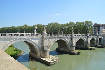 Fototapeta na wymiar Roma vista del ponte sant'angelo.