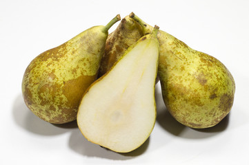 tres peras y media sobre un fondo blanco