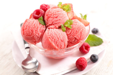 strawberry ice cream