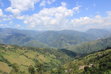 Paisaje rural, desde la Casa de la Cultura Los Fundadores. Armenia, Antioquia, Colombia.
