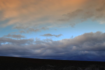 Coucher de soleil dans l'Aude, Occitanie dans le sud de la France