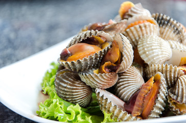 Steamed Blanched Clams with Dipping Sauce
