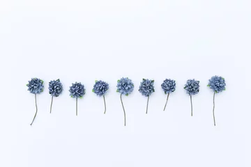 Papier peint photo autocollant rond Fleurs Blue paper flower on white background