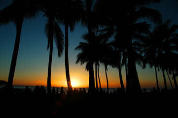 ワイキキビーチとワイキキビーチからのダイアモンドヘッド