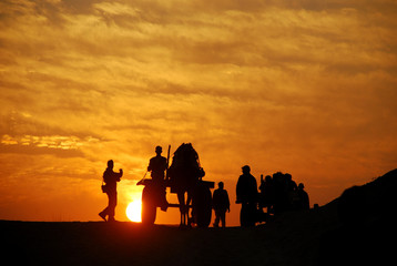 Fototapeta na wymiar sun set in desert