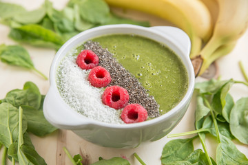 Grüne Smoothie Bowl 