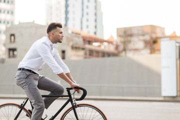 Fototapeta na wymiar man with headphones riding bicycle on city street