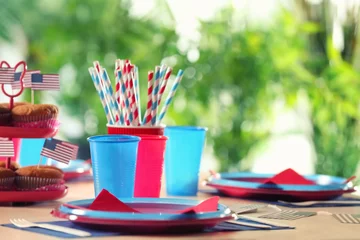 Photo sur Plexiglas Pique-nique Table setting with plastic ware for summer picnic