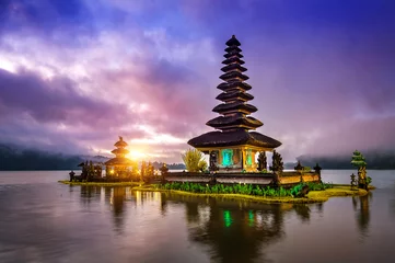 Foto op Plexiglas Ulun Danu Bratan-tempel in Bali, Indonesië. © tawatchai1990