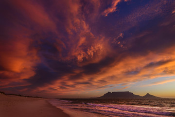 Fototapeta na wymiar Table Mountain beach sunset