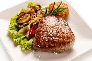Grilled beefsteak with mushrooms