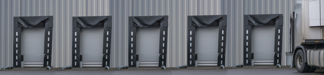 LKW am Depot einer Spedition. © JFsPic