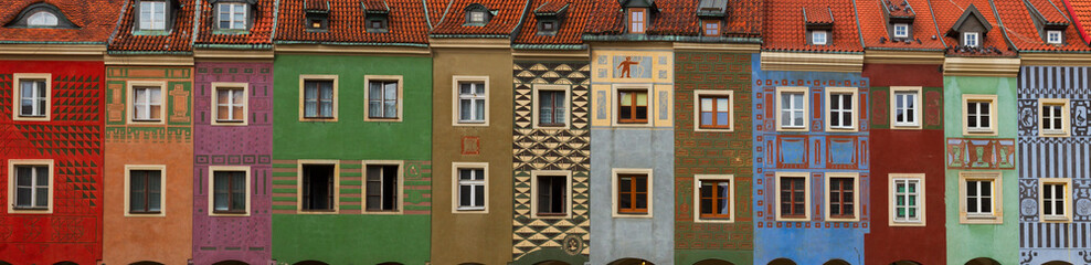 Obraz premium facades of crooked medieval houses on the central market square in Poznan, PolandPoznan, Poland